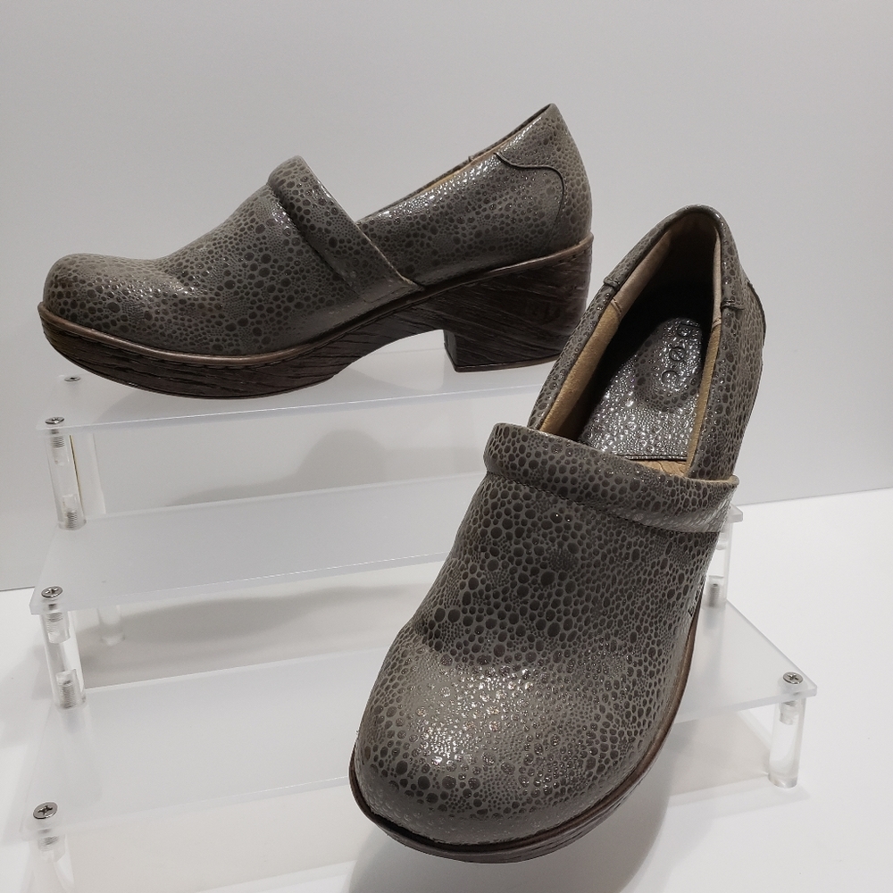 B O C Born Concepts Grey Silver Metallic Mule Clogs Sz 9.5